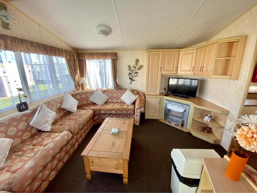 Apartment F111 - The Grange Ingoldmells, Pet Friendly And Close To Fantasy Island, Bars And Shops